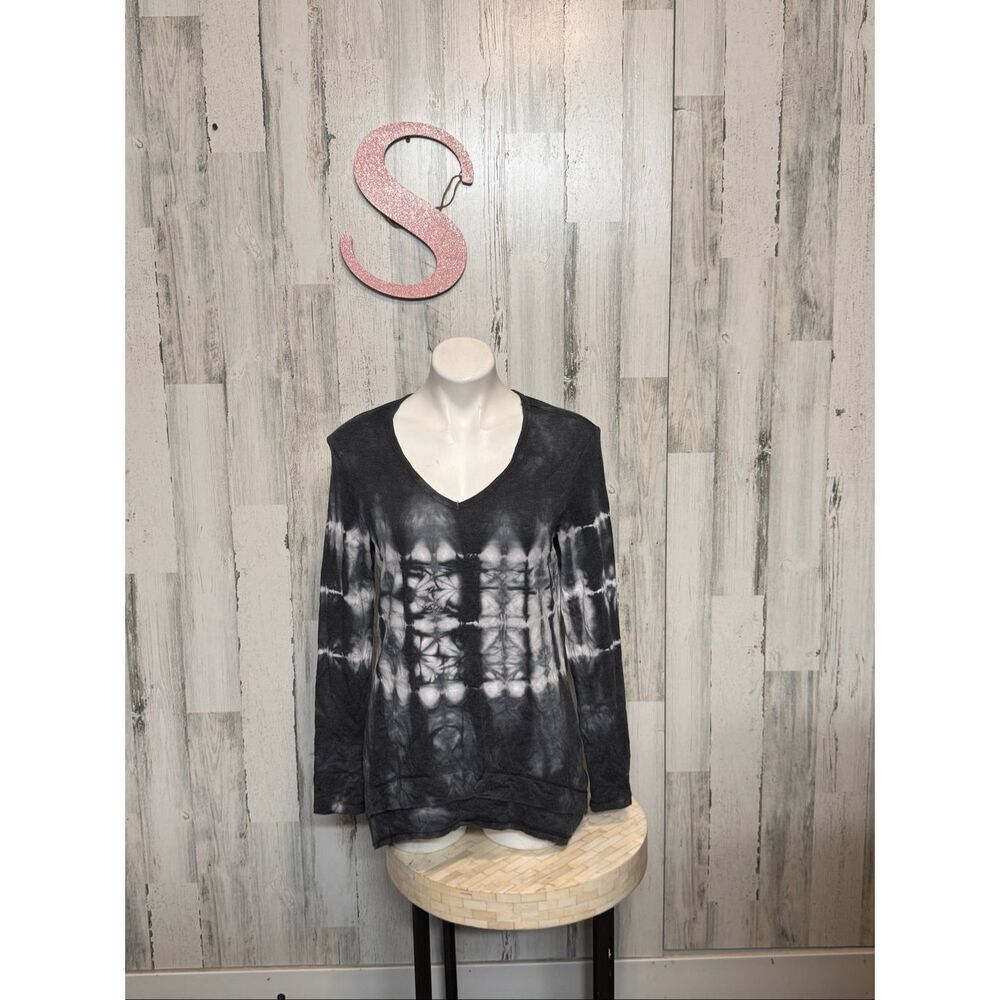GreenTea Black & Gray Tie Dye Long Sleeve V-Neck Top | Size Small